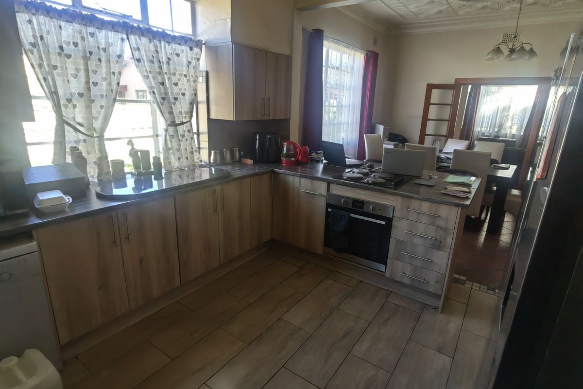 Charming 3-Bedroom Home for sale  in Nigel Central - Photo 3