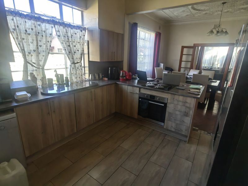 Charming 3-Bedroom Home for sale  in Nigel Central - Photo 3