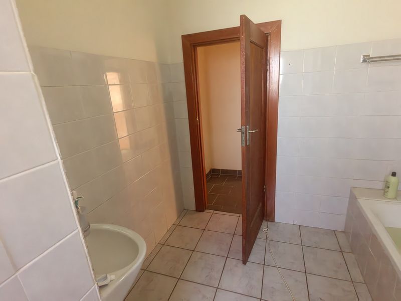 Charming 3-Bedroom Home for sale  in Nigel Central - Photo 10