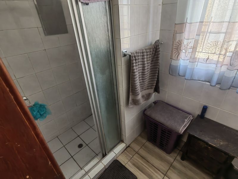 Charming 3-Bedroom Home for sale  in Nigel Central - Photo 8