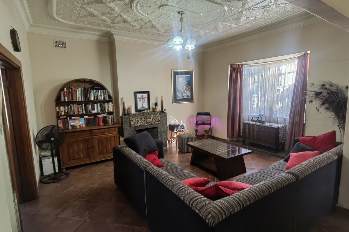 Charming 3-Bedroom Home for sale  in Nigel Central - Photo 2