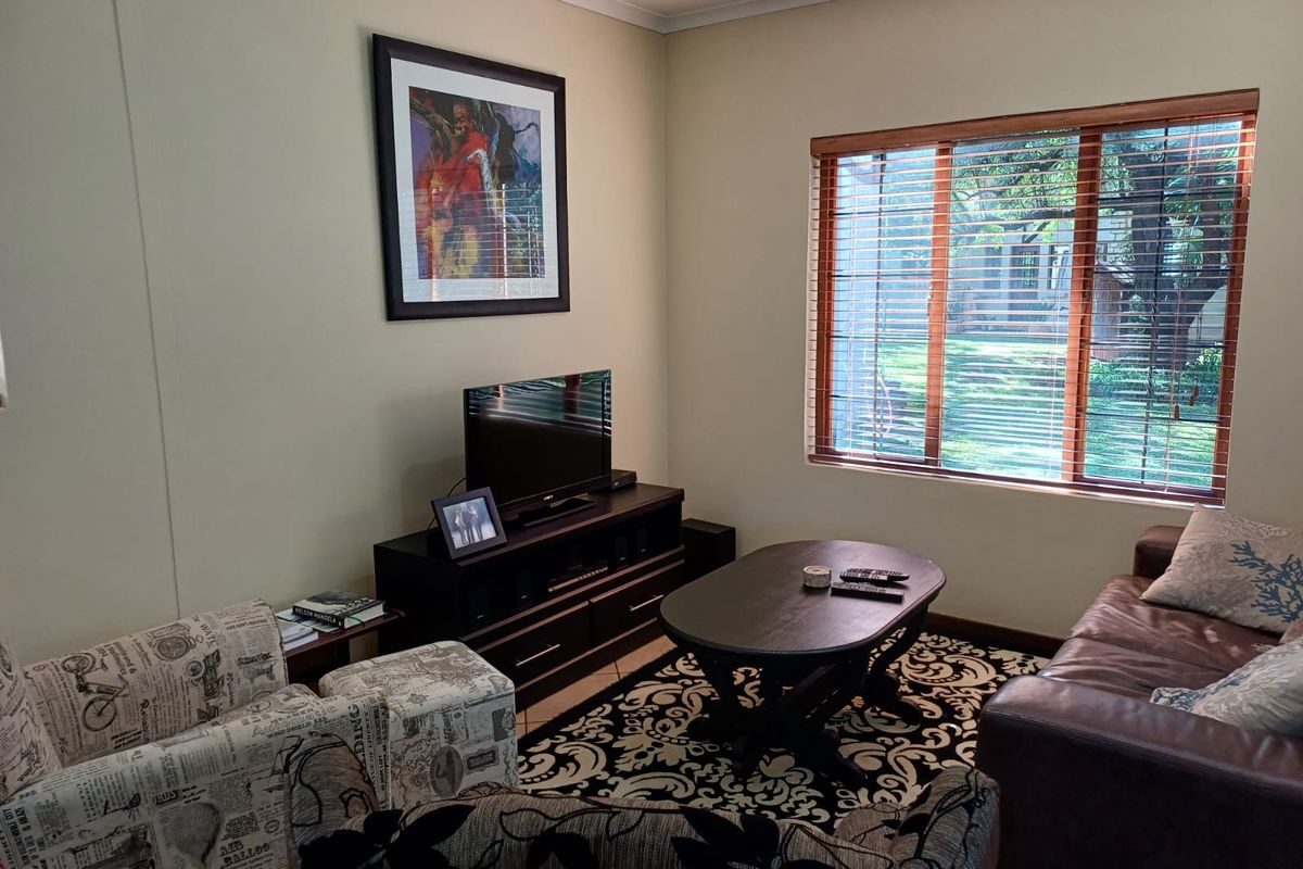 Charming Furnished 2 Bedroom Freestanding Townhouse for Rent in Sought-After Estate - Photo 4