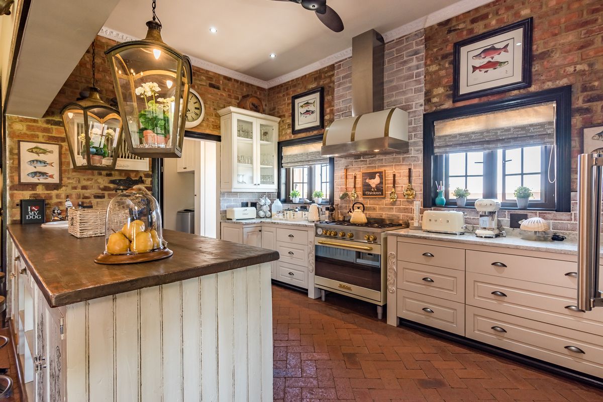 Overlooking The Vaal River - Magnificent Lock up & Go Country Home - Photo 2