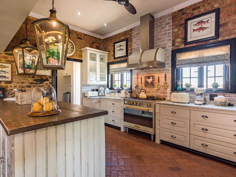 Overlooking The Vaal River - Magnificent Lock up & Go Country Home - Photo 2