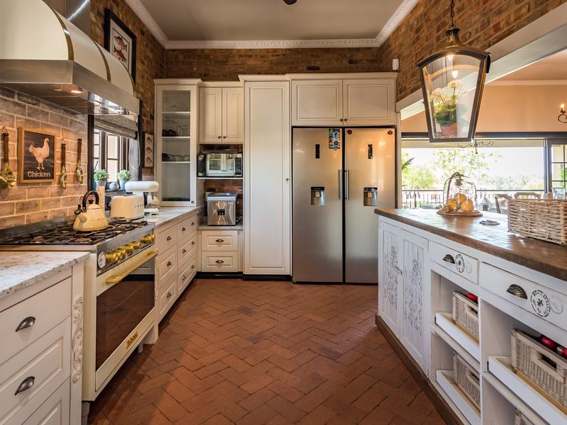 Overlooking The Vaal River - Magnificent Lock up & Go Country Home - Photo 8