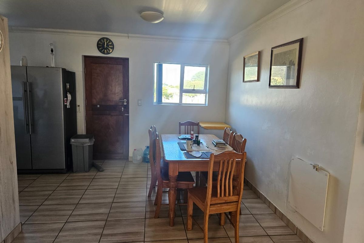 Charming Face Brick Home with Spacious Garden - Photo 5