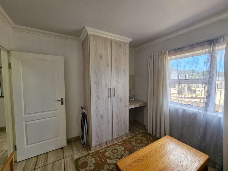 Charming Face Brick Home with Spacious Garden - Photo 10