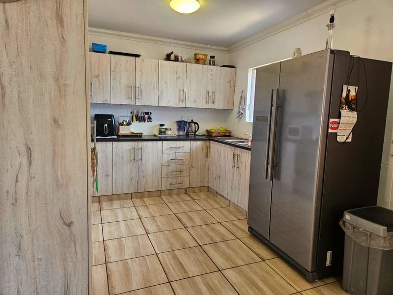 Charming Face Brick Home with Spacious Garden - Photo 7