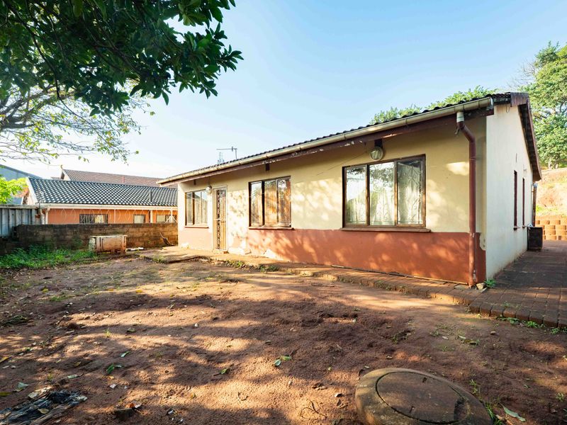 Affordable 3-Bedroom Home in Lotus Park – Ideal Location Near Schools and Amenities - Photo 3