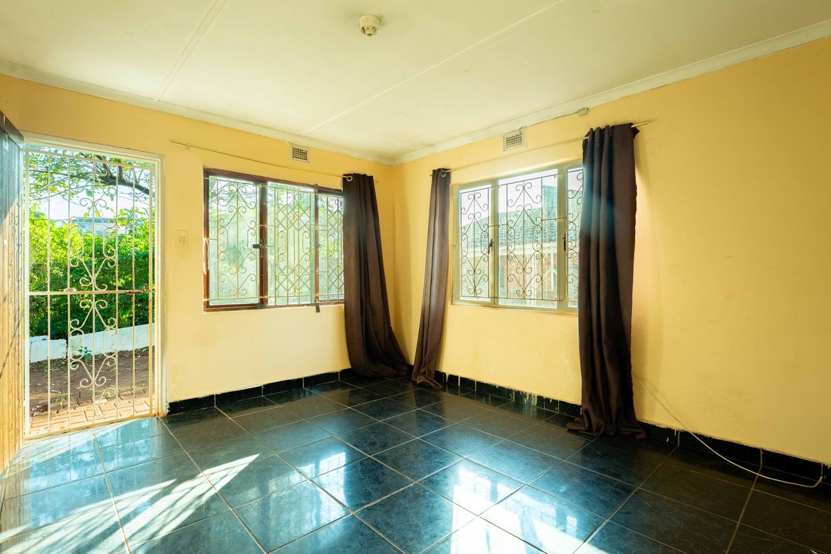 Affordable 3-Bedroom Home in Lotus Park – Ideal Location Near Schools and Amenities - Photo 4