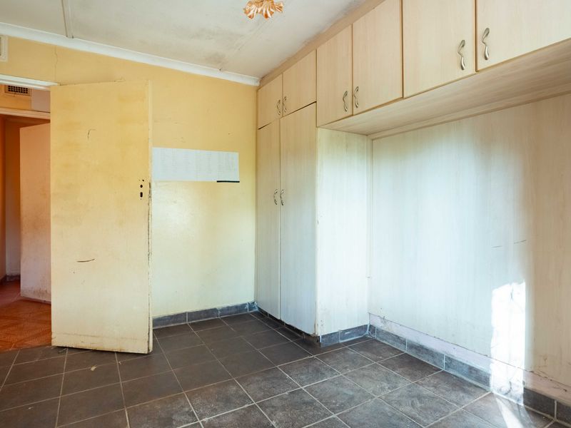 Affordable 3-Bedroom Home in Lotus Park – Ideal Location Near Schools and Amenities - Photo 9