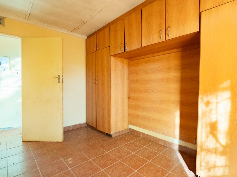 Affordable 3-Bedroom Home in Lotus Park – Ideal Location Near Schools and Amenities - Photo 7