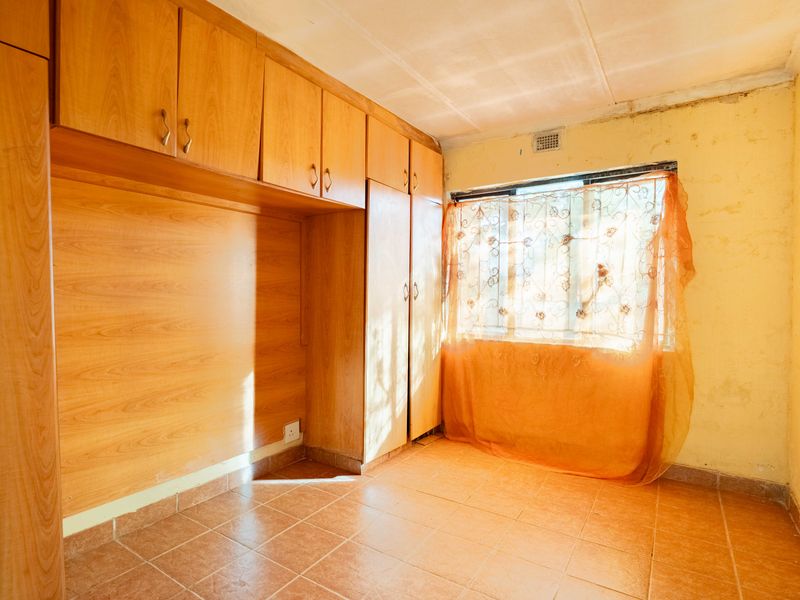 Affordable 3-Bedroom Home in Lotus Park – Ideal Location Near Schools and Amenities - Photo 6