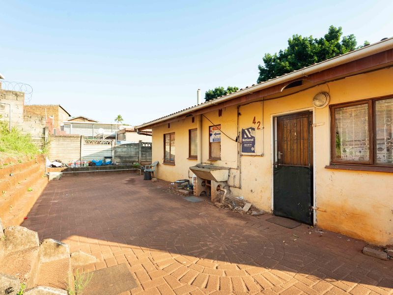 Affordable 3-Bedroom Home in Lotus Park – Ideal Location Near Schools and Amenities - Photo 2