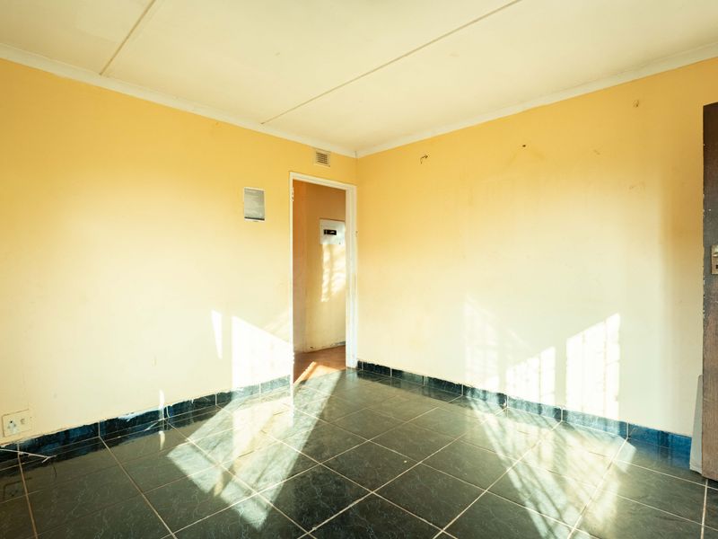 Affordable 3-Bedroom Home in Lotus Park – Ideal Location Near Schools and Amenities - Photo 5