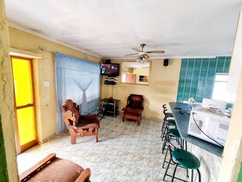 A practical first home in the heart of Cape Town - Photo 5