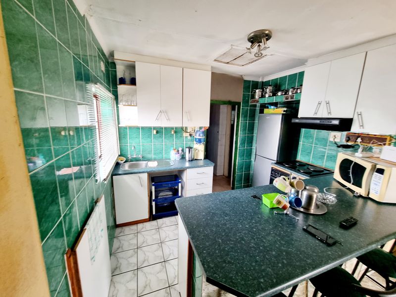 A practical first home in the heart of Cape Town - Photo 3