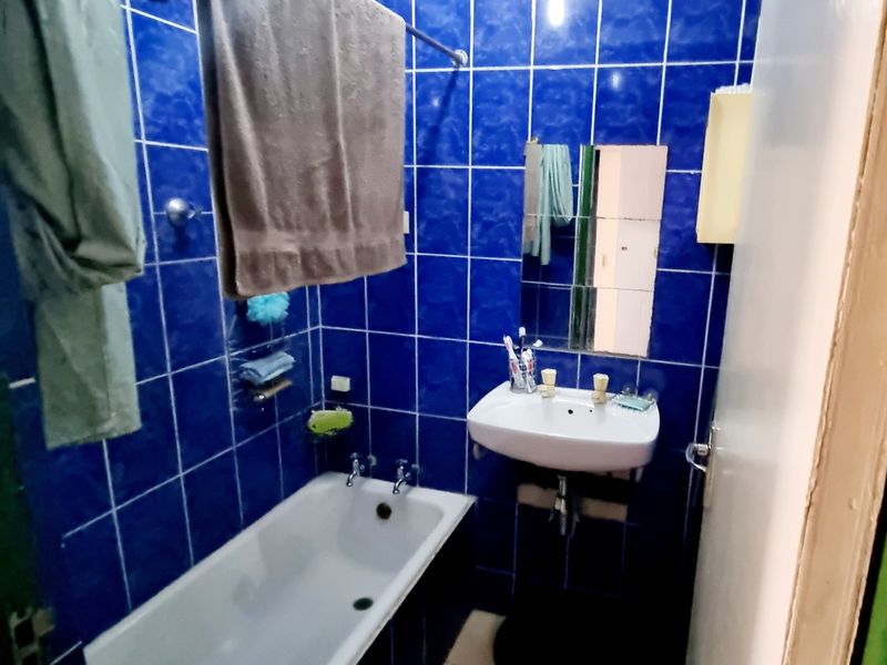 A practical first home in the heart of Cape Town - Photo 7