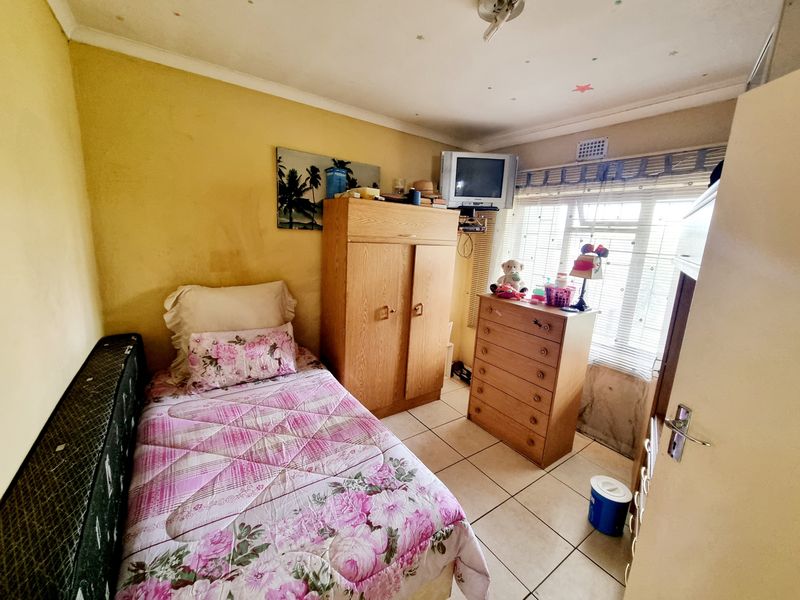 A practical first home in the heart of Cape Town - Photo 6