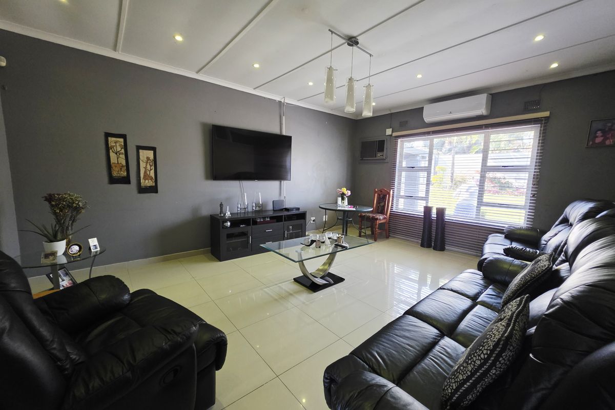 Beautiful Family Home with Bonus Rental Income! - Photo 4