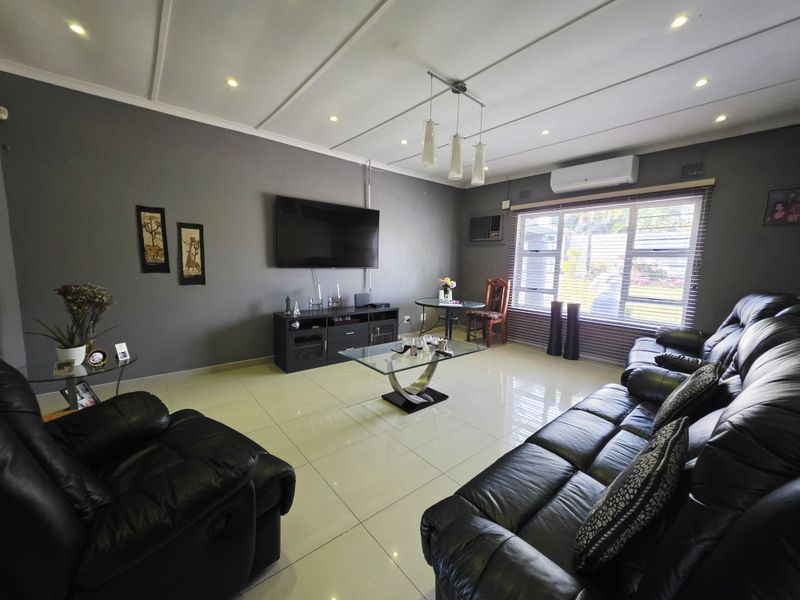 Beautiful Family Home with Bonus Rental Income! - Photo 4