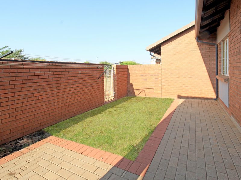 A Real Cozy Home - Photo 6