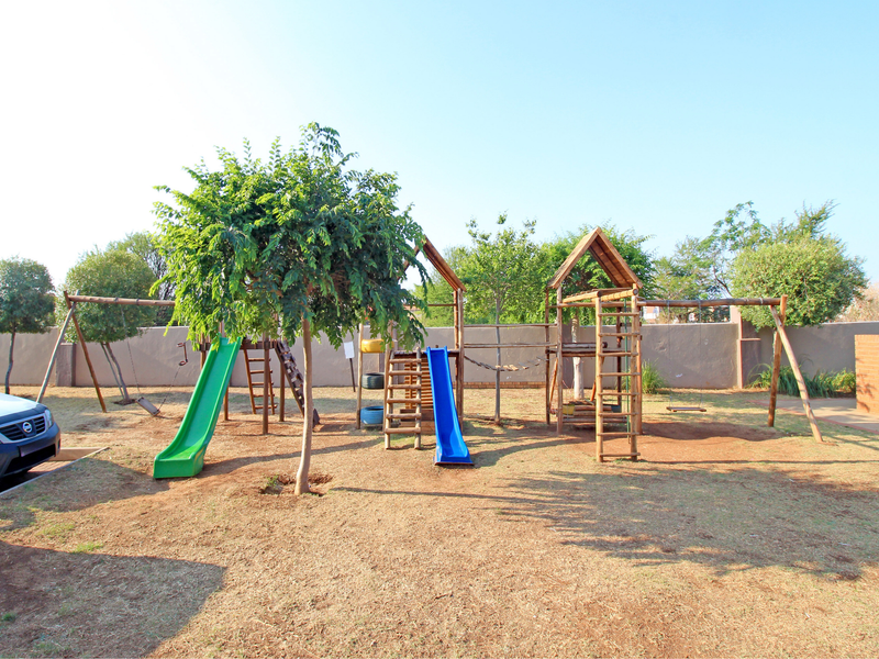 A Real Cozy Home - Photo 4