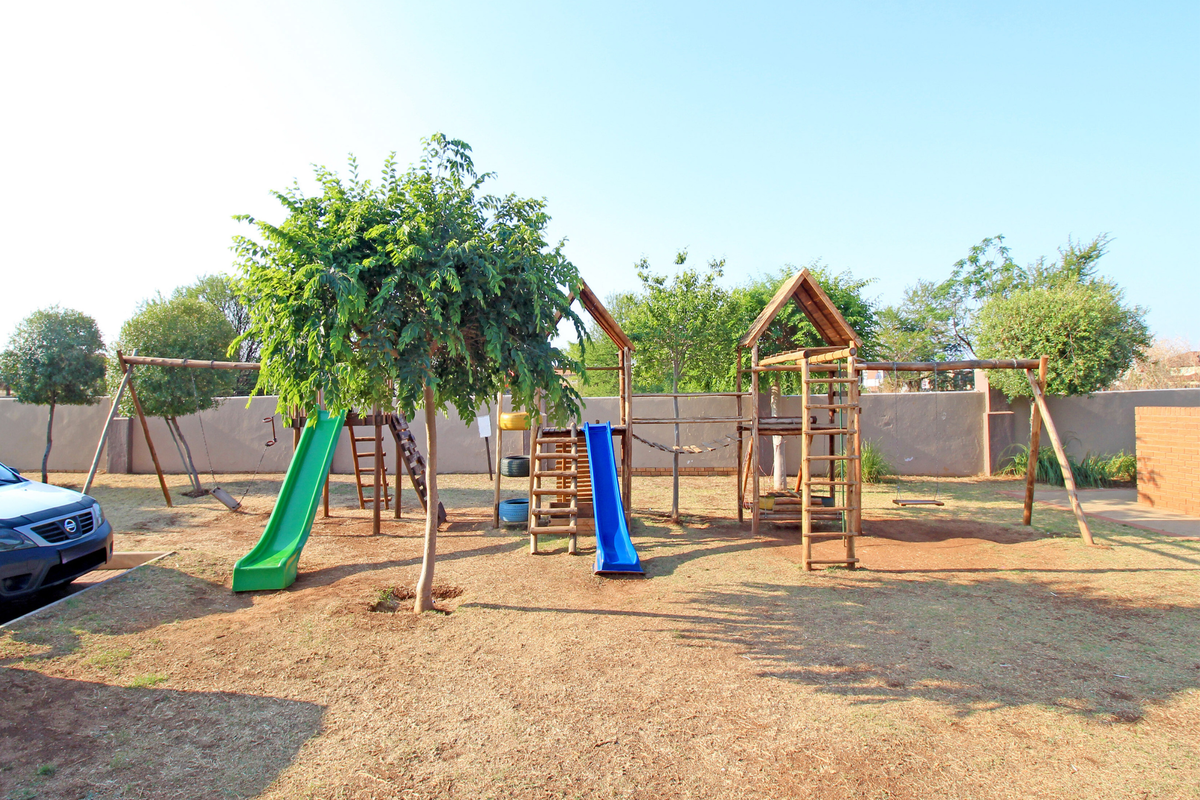 A Real Cozy Home - Photo 4