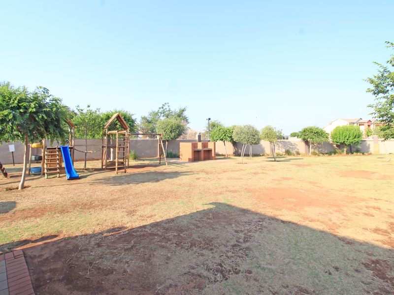 A Real Cozy Home - Photo 3