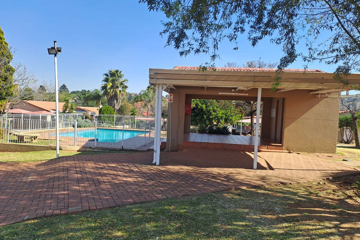 Chic and Contemporary - The Perfect Stylish Townhouse - Photo 3