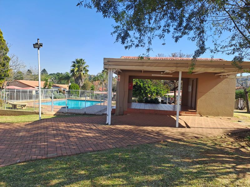 Chic and Contemporary - The Perfect Stylish Townhouse - Photo 3