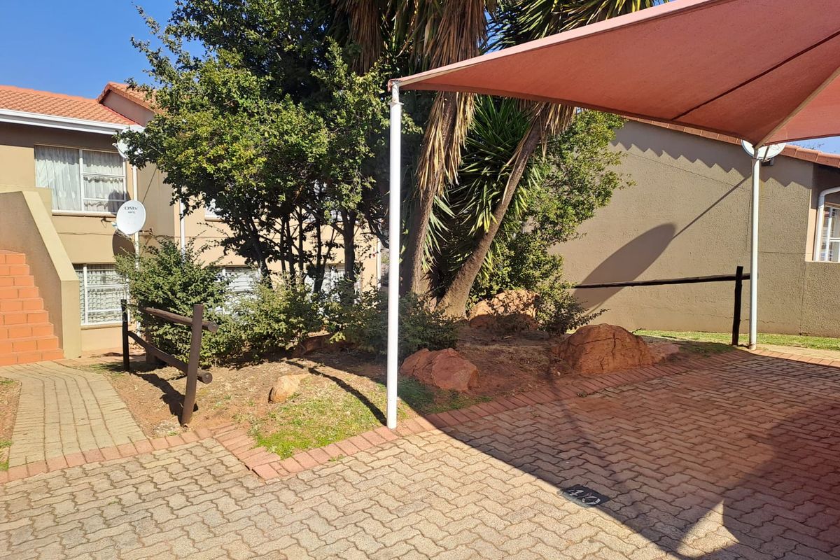 Chic and Contemporary - The Perfect Stylish Townhouse - Photo 4