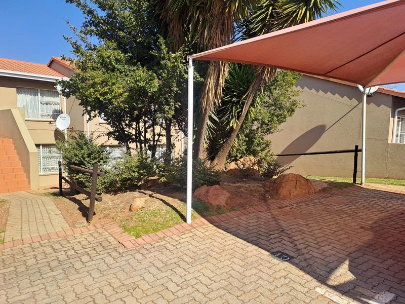 Chic and Contemporary - The Perfect Stylish Townhouse - Photo 4