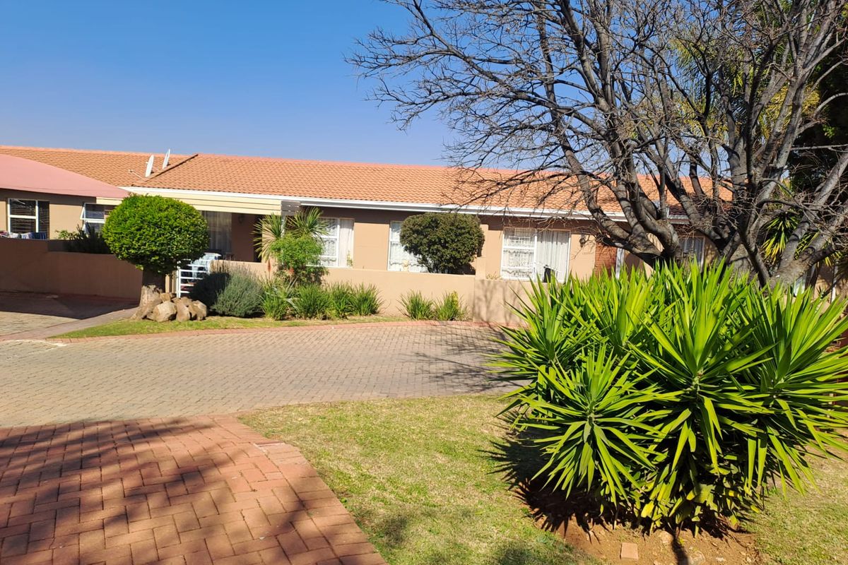 Chic and Contemporary - The Perfect Stylish Townhouse - Photo 2