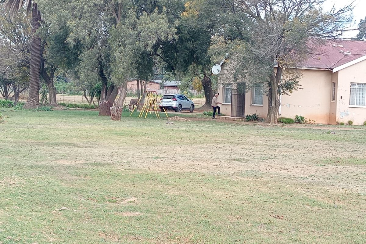 An ensemble of three small holdings with great potential. - Photo 3