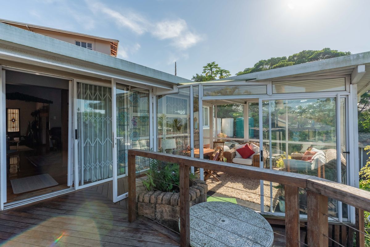 A Charming Family Home in the Heart of Sherwood! - Photo 2