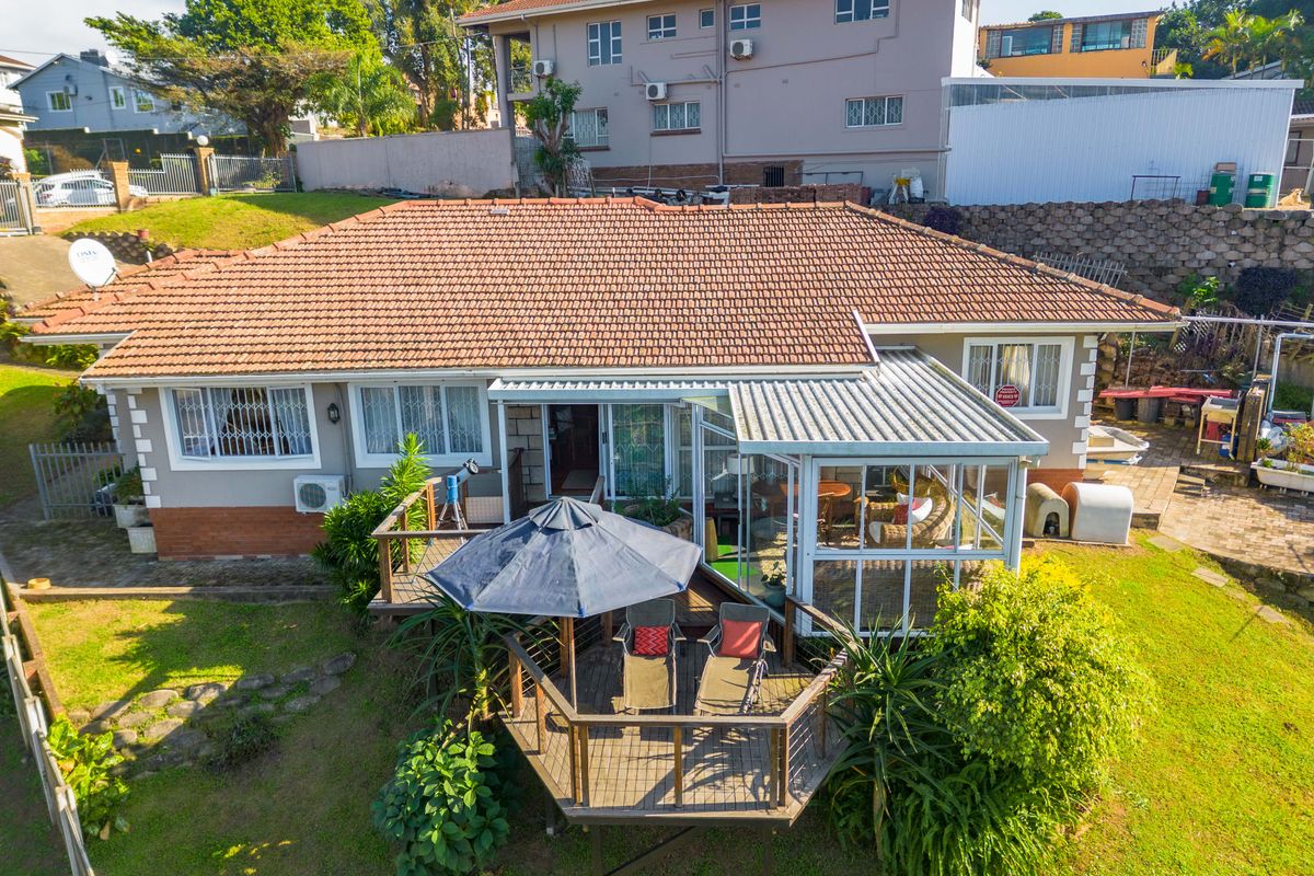 A Charming Family Home in the Heart of Sherwood! - Photo 3