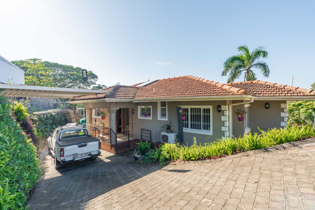 A Charming Family Home in the Heart of Sherwood! - Photo 5