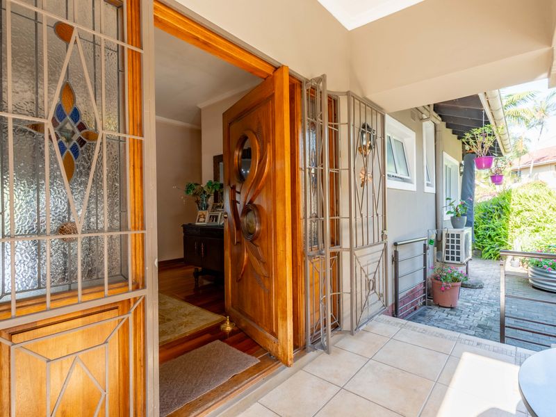 A Charming Family Home in the Heart of Sherwood! - Photo 6