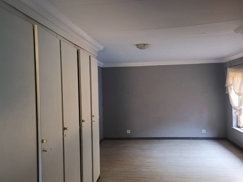 Your New Family Home Awaits in Selcourt Enclosure - Photo 10