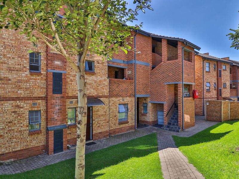 Conveniently Located Apartment with Great Rental Potential - Photo 2