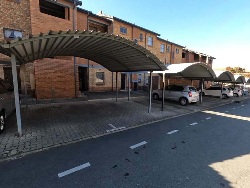 Conveniently Located Apartment with Great Rental Potential - Photo 10