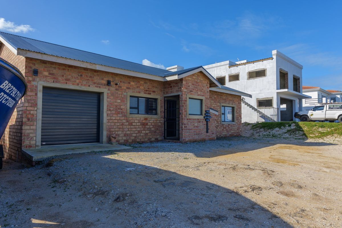 Charming Coastal Retreat in Struisbaai – Ideal for Retirement or a Coastal Start - Photo 2