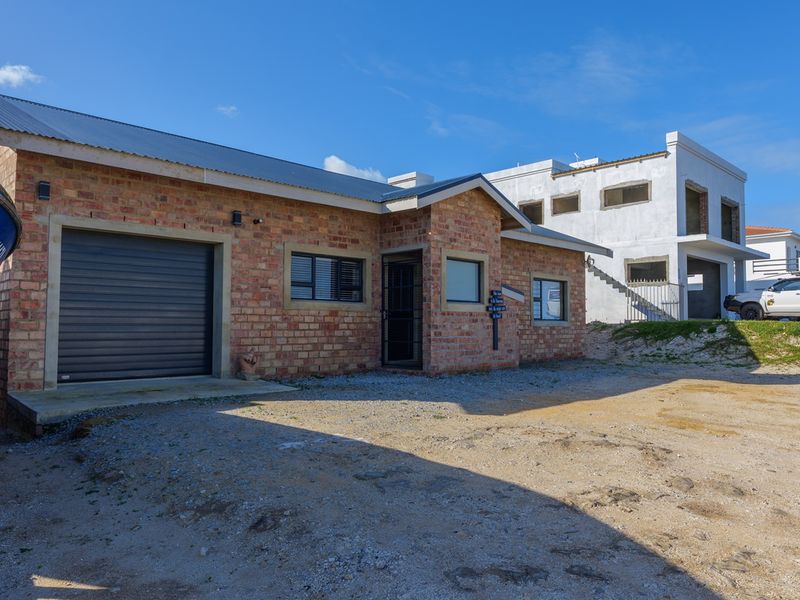 Charming Coastal Retreat in Struisbaai – Ideal for Retirement or a Coastal Start - Photo 2