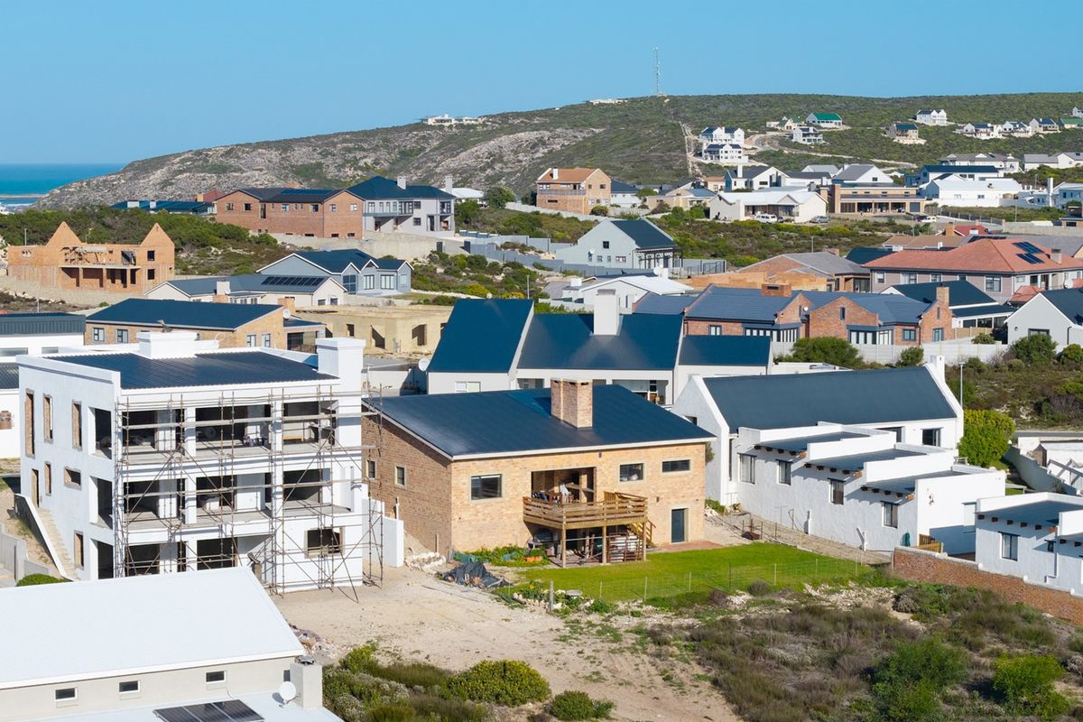 Charming Coastal Retreat in Struisbaai – Ideal for Retirement or a Coastal Start - Photo 4