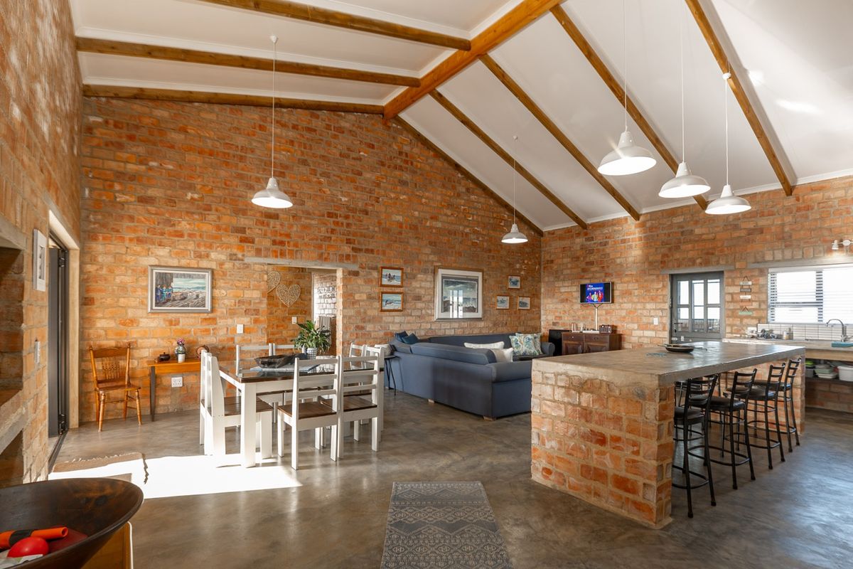 Charming Coastal Retreat in Struisbaai – Ideal for Retirement or a Coastal Start - Photo 5