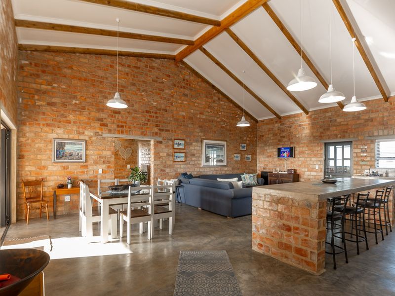 Charming Coastal Retreat in Struisbaai – Ideal for Retirement or a Coastal Start - Photo 5
