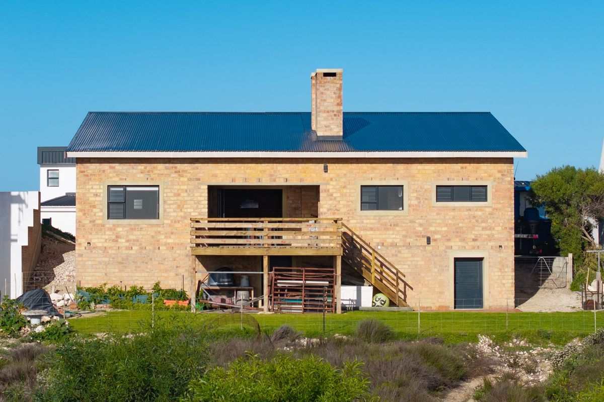 Charming Coastal Retreat in Struisbaai – Ideal for Retirement or a Coastal Start - Photo 3