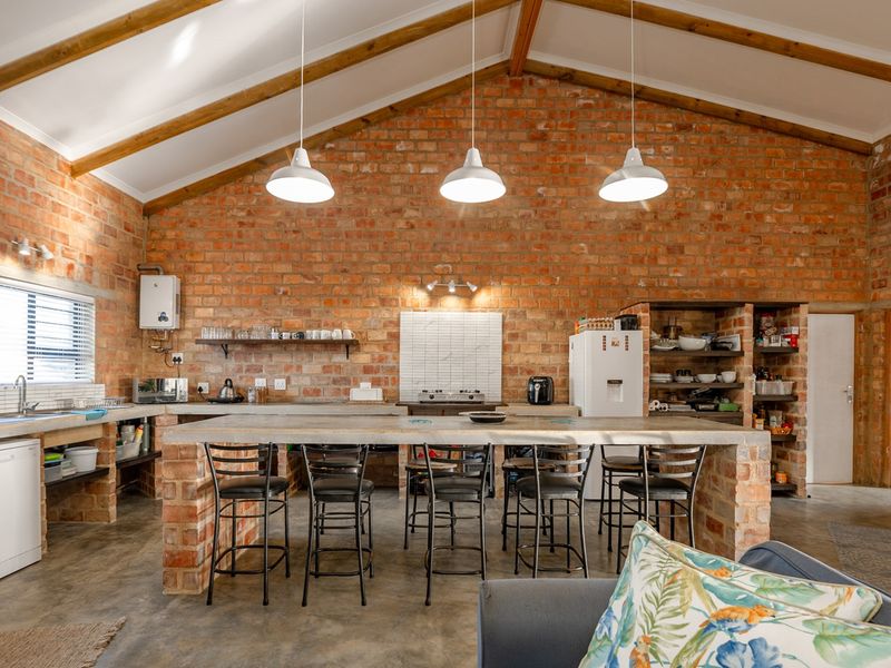 Charming Coastal Retreat in Struisbaai – Ideal for Retirement or a Coastal Start - Photo 10