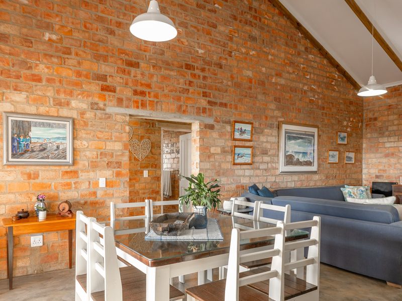 Charming Coastal Retreat in Struisbaai – Ideal for Retirement or a Coastal Start - Photo 9